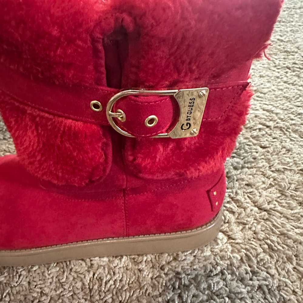 Guess Red Faux Fur Buckle Short Boots Women’s size 10 Scuffed toes - Picture 4 of 12